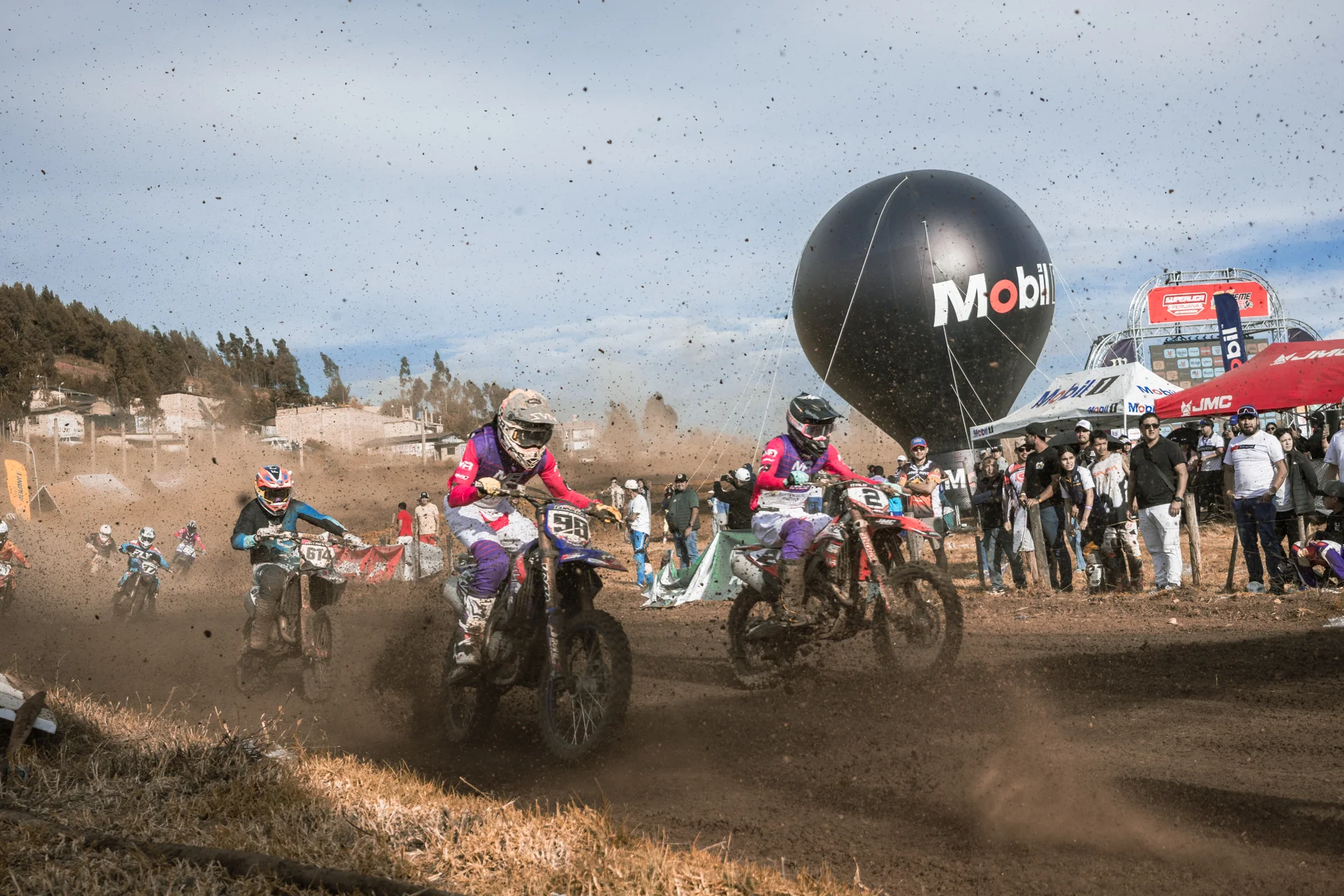 Team JMC Racing en la pista